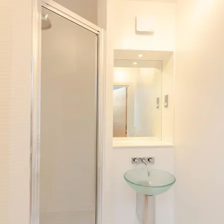 Spacious 2 Bedroom Flat On Bermondsey St London