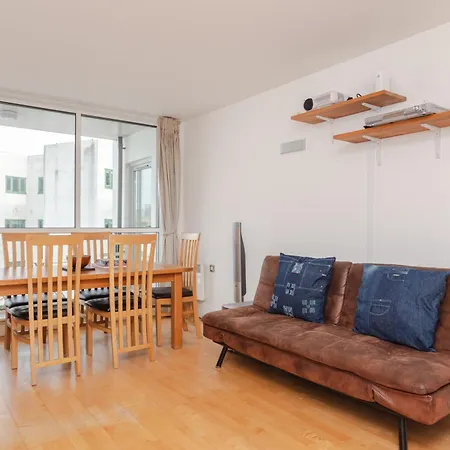 Spacious 2 Bedroom Flat On Bermondsey St