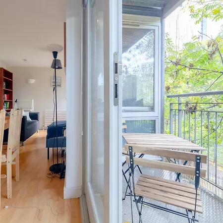 Apartment Spacious 2 Bedroom Near White London