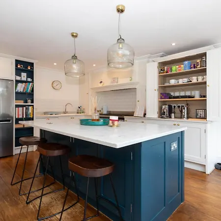 Apartment Gorgeous 3 Bedroom In Quaint Southfields London