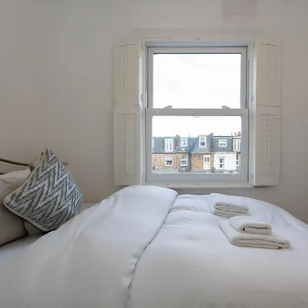 Gorgeous 3 Bedroom In Quaint Southfields