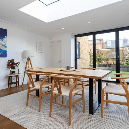 Gorgeous 3 Bedroom In Quaint Southfields