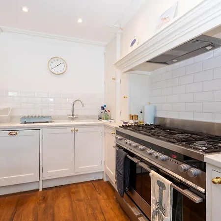 Gorgeous 3 Bedroom In Quaint Southfields