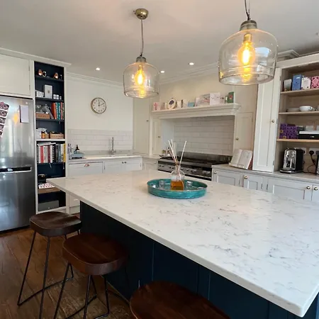 Apartment Gorgeous 3 Bedroom In Quaint Southfields *