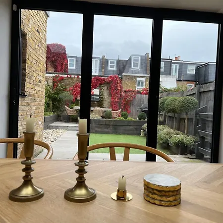 Apartment Gorgeous 3 Bedroom In Quaint Southfields London