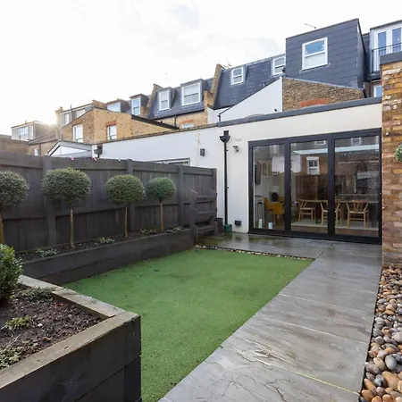 Gorgeous 3 Bedroom In Quaint Southfields * London