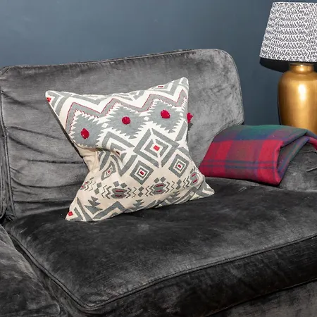 Gorgeous 3 Bedroom In Quaint Southfields Apartment *