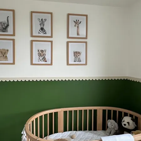 Gorgeous 3 Bedroom In Quaint Southfields Apartment *