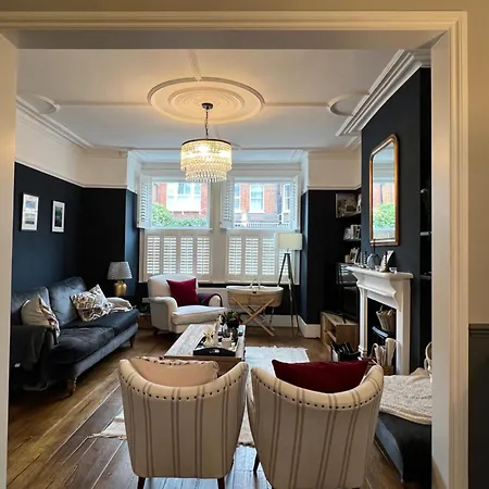 Gorgeous 3 Bedroom In Quaint Southfields