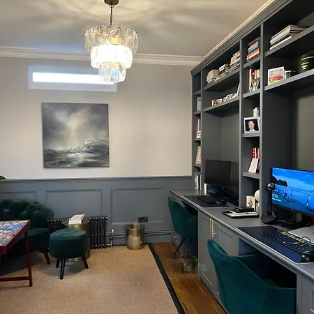 Apartment Gorgeous 3 Bedroom In Quaint Southfields *