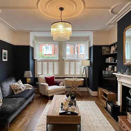 Gorgeous 3 Bedroom In Quaint Southfields * London