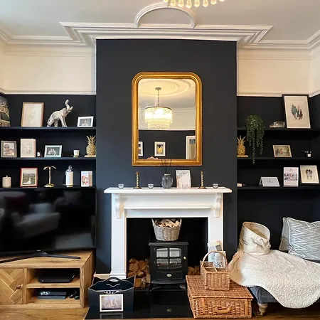 Gorgeous 3 Bedroom In Quaint Southfields
