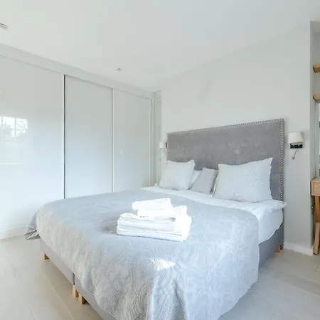 Apartment Modern And Luxurious 2 Bedroom Flat - Barons Court London