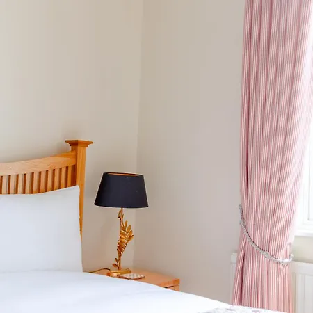 Spacious And 3 Bedroom House In Paddington Apartment London