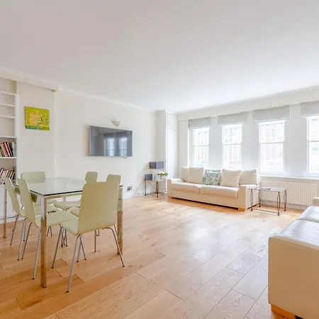 Spacious And 3 Bedroom House In Paddington