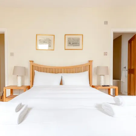 Spacious And 3 Bedroom House In Paddington Apartment *