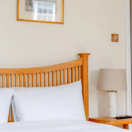 Spacious And 3 Bedroom House In Paddington *