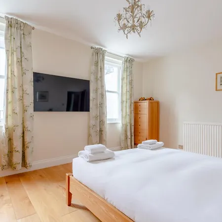 Apartment Spacious And 3 Bedroom House In Paddington