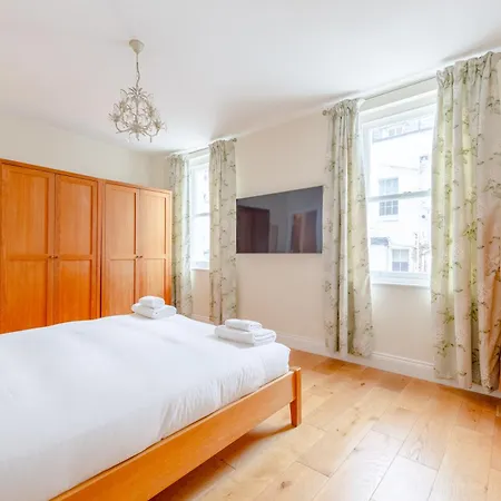 Spacious And 3 Bedroom House In Paddington London