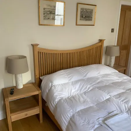 Spacious And 3 Bedroom House In Paddington Apartment