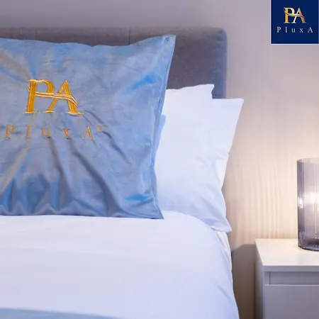 Apartment Pluxa Larimar - Spacious With Private Entrance, Workspace & Wi-fi *