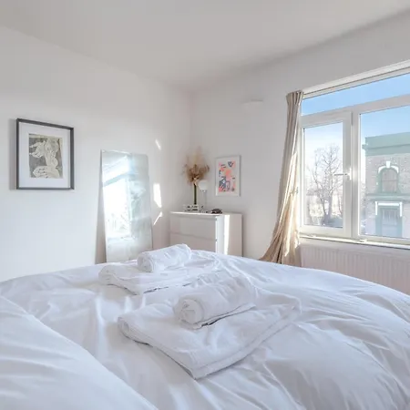 Peaceful 2 Bedroom Flat With Roof Terrace - Hackney *