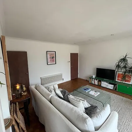 Peaceful 2 Bedroom Flat With Roof Terrace - Hackney London