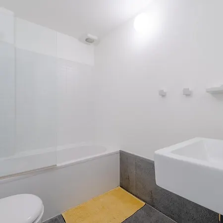 Apartment Stylish & Light Victorian 2bd Flat - Holland Park London