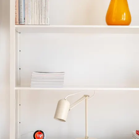 Stylish & Light Victorian 2bd Flat - Holland Park