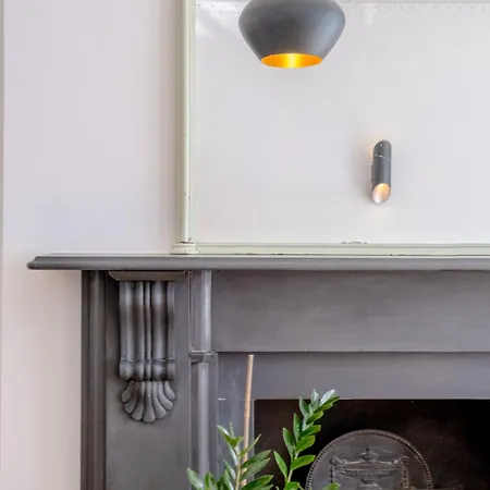 Apartment Stylish & Light Victorian 2bd Flat - Holland Park *