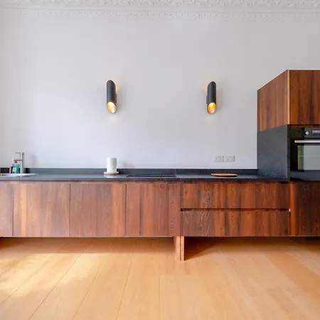 Stylish & Light Victorian 2bd Flat - Holland Park London