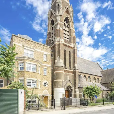 Modern Luxury Apartment, Sleeps Five, Barons Court