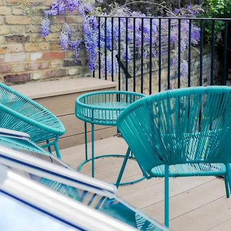 Artists Massive For Extended Families Or Couples - Terrace-ac Apartment *