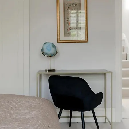 Apartment Artists Massive For Extended Families Or Couples - Terrace-ac London