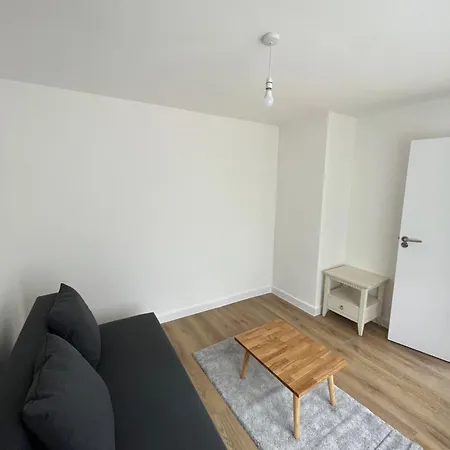 2bd East Sleeps 7! Apartment