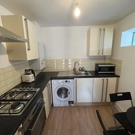 2bd East Sleeps 7! *