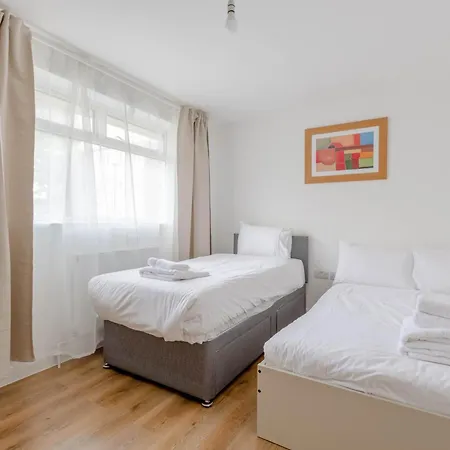 Apartment 2bd East Sleeps 7! *