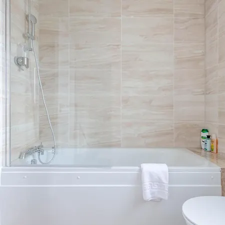 2bd East Sleeps 7! Apartment London