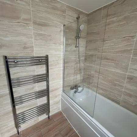 2bd East Sleeps 7! *