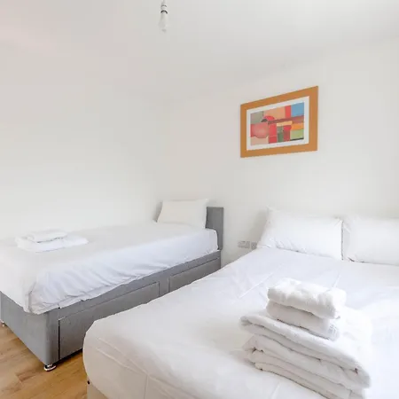 2bd East Sleeps 7!