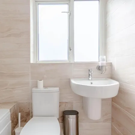 Apartment 2bd East Sleeps 7! *