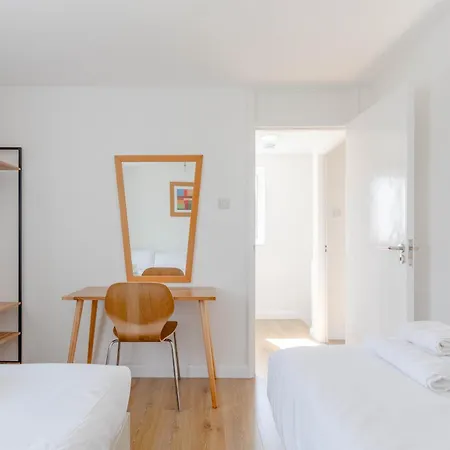 2bd East Sleeps 7! *
