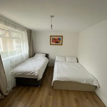 Apartment 2bd East Sleeps 7! *
