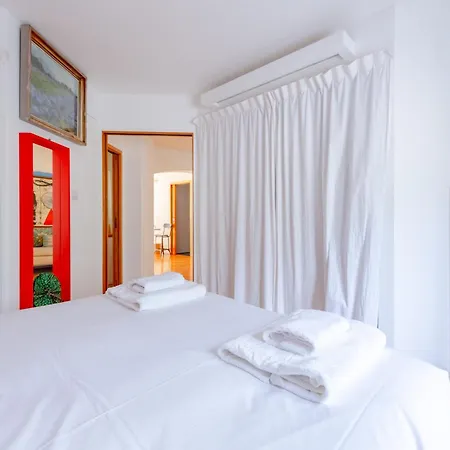 Apartment Vibrant 2bd Flat - Near Bridge *