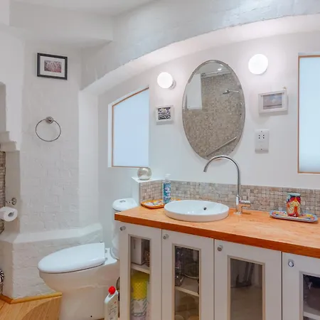 Vibrant 2bd Flat - Near Bridge Apartment *