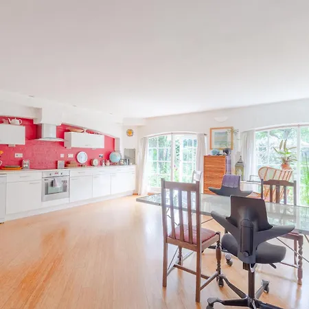 Apartment Vibrant 2bd Flat - Near Bridge *