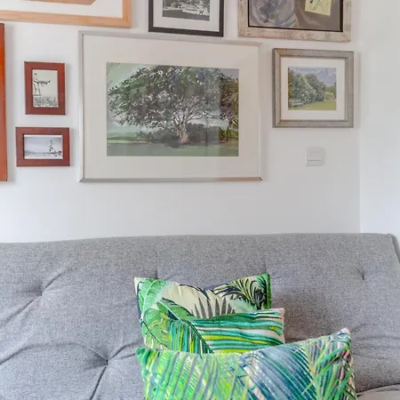 Vibrant 2bd Flat - Near Bridge Apartment