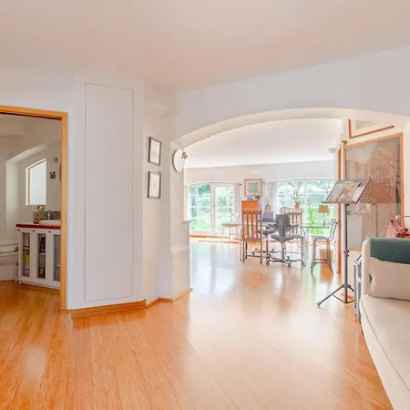 Vibrant 2bd Flat - Near Bridge