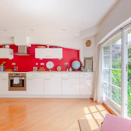 Apartment Vibrant 2bd Flat - Near Bridge