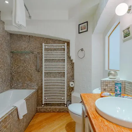 Vibrant 2bd Flat - Near Bridge *
